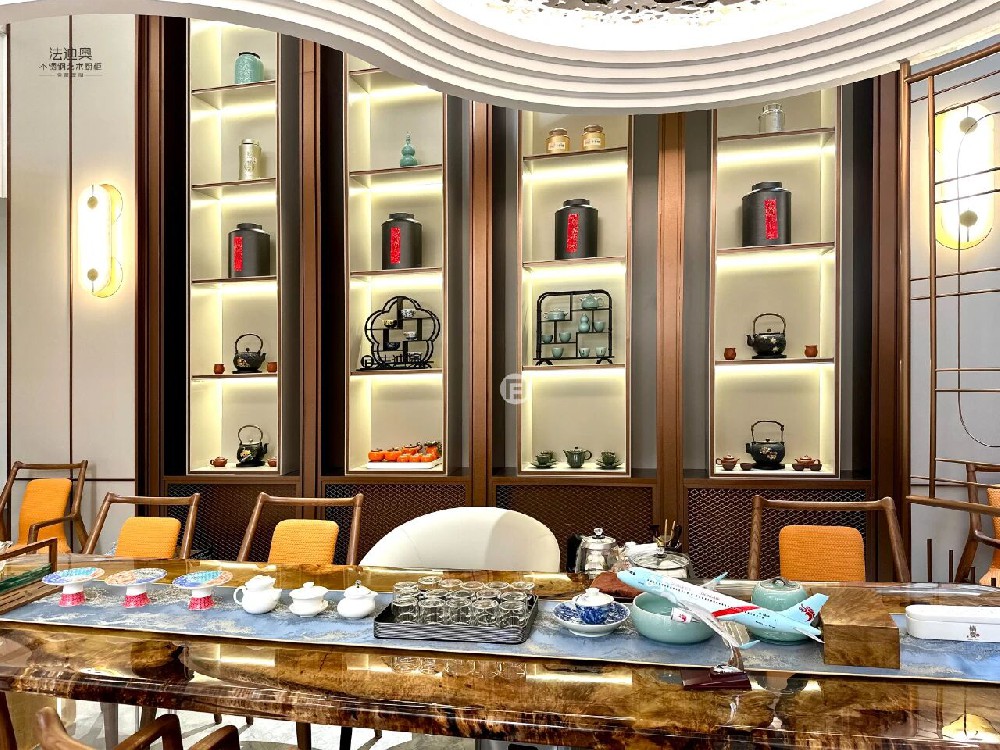 地下室装修实景|两层楼高的不锈钢茶叶展示柜